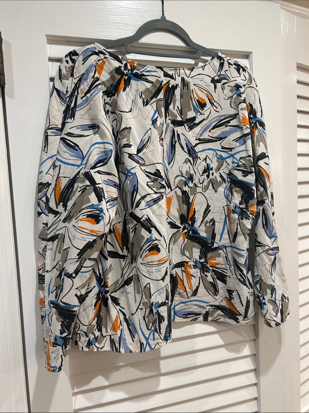 MM.LaFleur Cream Blouse with Blue, Black & Orange Brushstrokes 100% silk - Picture 5 of 5